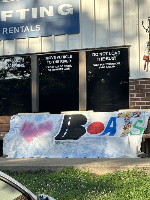 banner that says <3 boats
