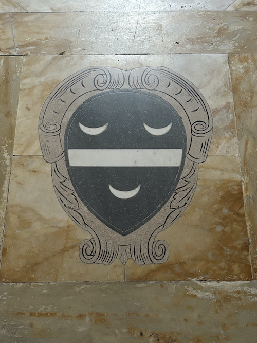 marble crest that looks like cy