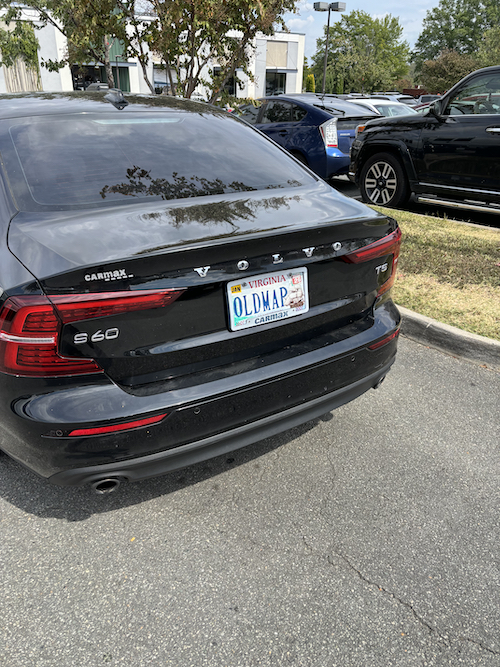 license plate that says OLDMAP